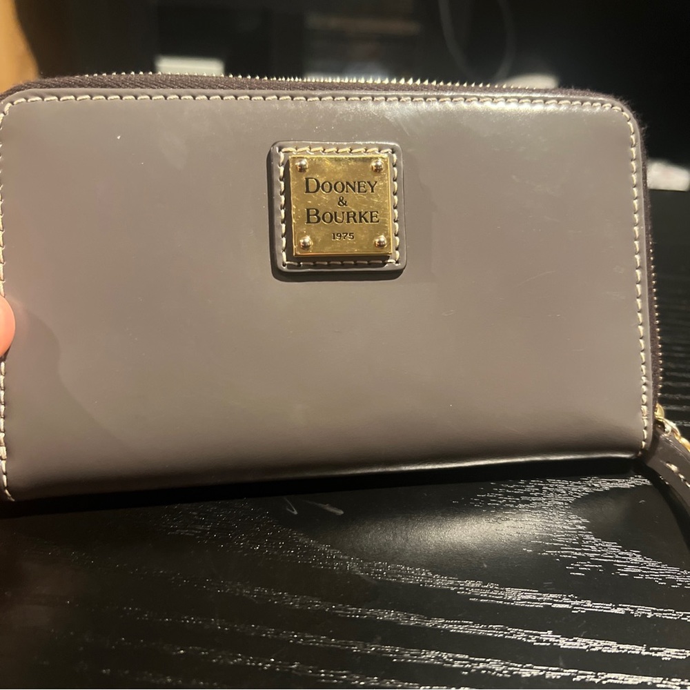 💝Dooney Florentine phone wristlet💝